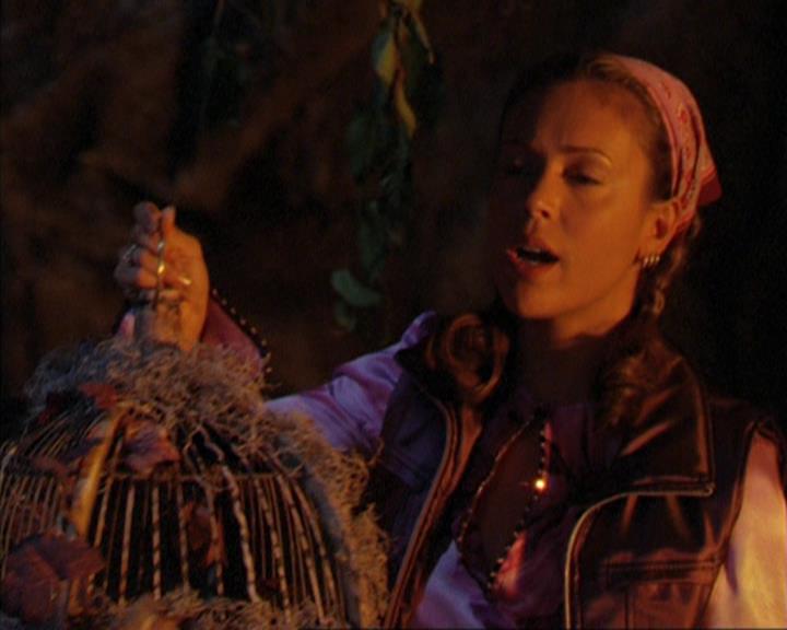 Charmed-Online_dot_net-3x03OnceUponATime1975.jpg