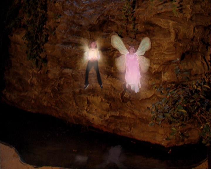 Charmed-Online_dot_net-3x03OnceUponATime2004.jpg