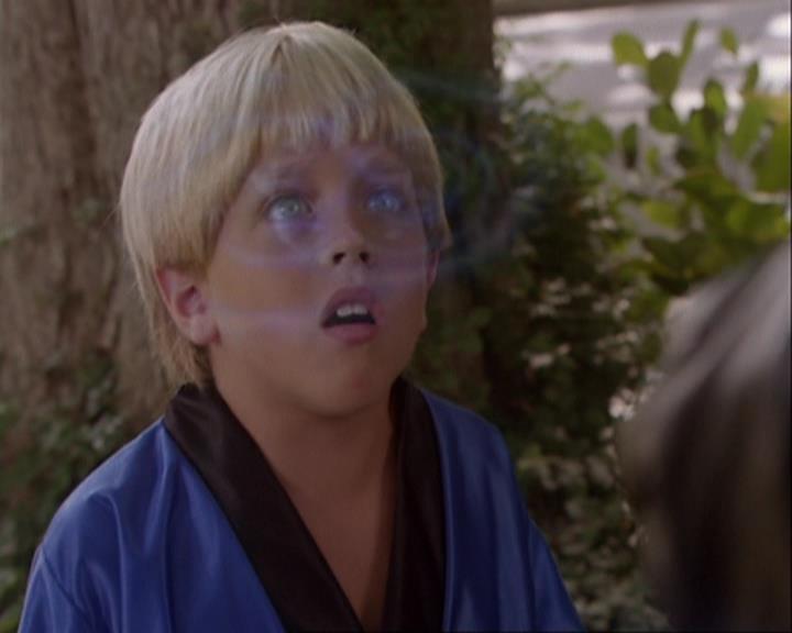 Charmed-Online_dot_net-3x04AllHalliwellsEve0130.jpg Charmed-Online_dot_net-3x04AllHalliwellsEve0130.jpg