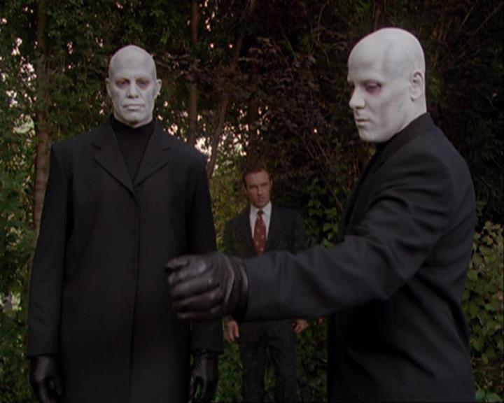 Charmed-Online_dot_net-3x04AllHalliwellsEve0133.jpg