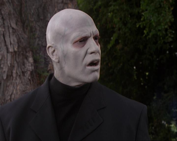 Charmed-Online_dot_net-3x04AllHalliwellsEve0163.jpg