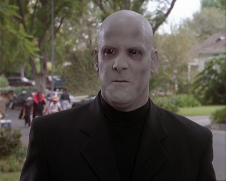 Charmed-Online_dot_net-3x04AllHalliwellsEve0185.jpg