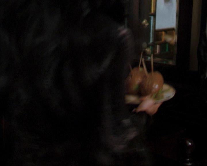 Charmed-Online_dot_net-3x04AllHalliwellsEve0210.jpg