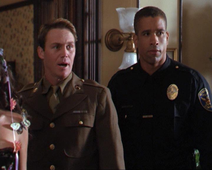 Charmed-Online_dot_net-3x04AllHalliwellsEve0242.jpg