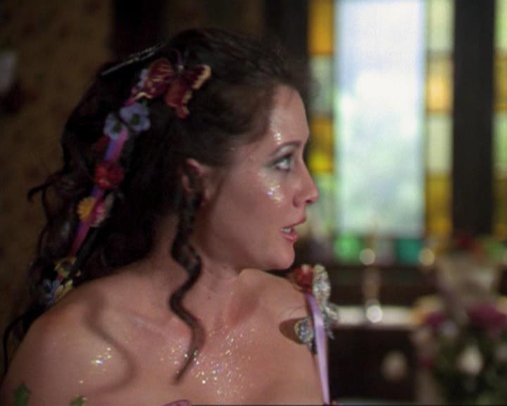 Charmed-Online_dot_net-3x04AllHalliwellsEve0243.jpg Charmed-Online_dot_net-3x04AllHalliwellsEve0243.jpg