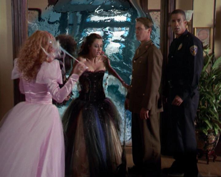 Charmed-Online_dot_net-3x04AllHalliwellsEve0252.jpg