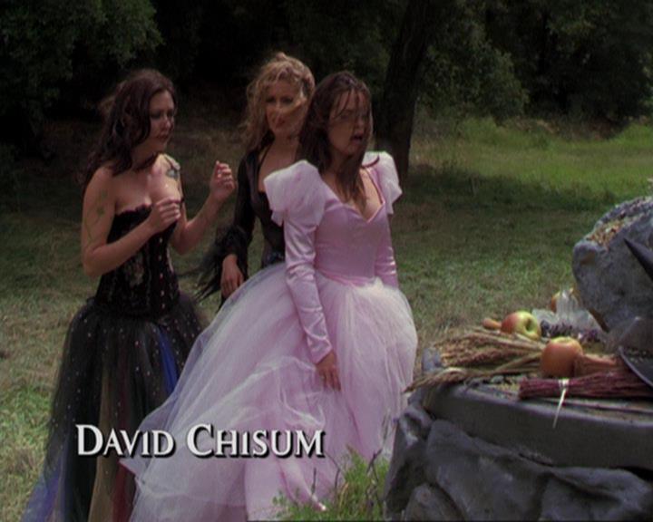 Charmed-Online_dot_net-3x04AllHalliwellsEve0333.jpg
