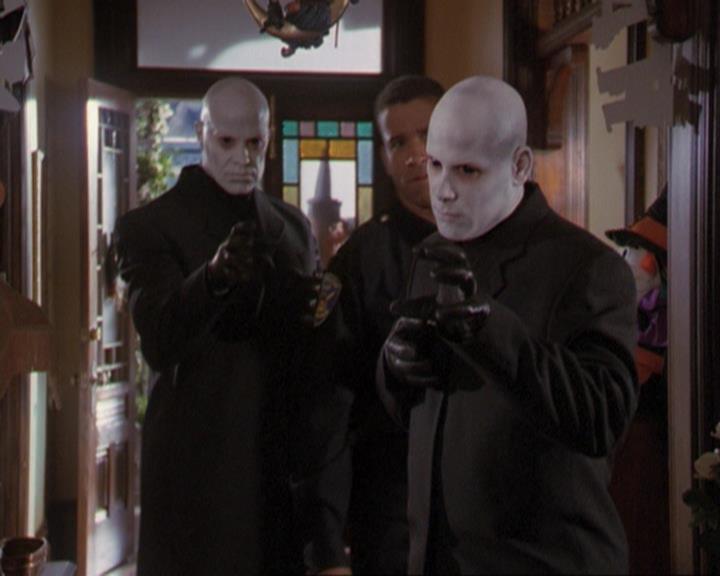 Charmed-Online_dot_net-3x04AllHalliwellsEve0519.jpg Charmed-Online_dot_net-3x04AllHalliwellsEve0519.jpg