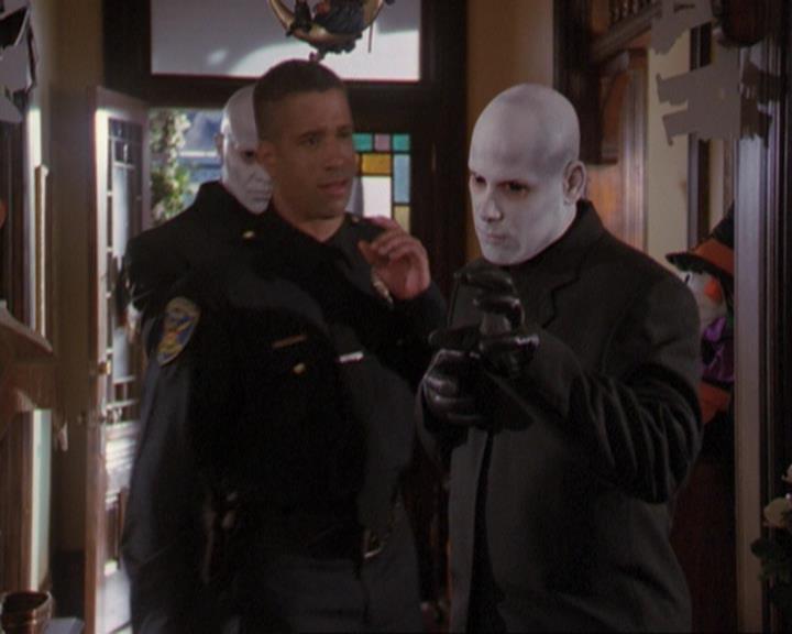 Charmed-Online_dot_net-3x04AllHalliwellsEve0526.jpg Charmed-Online_dot_net-3x04AllHalliwellsEve0526.jpg