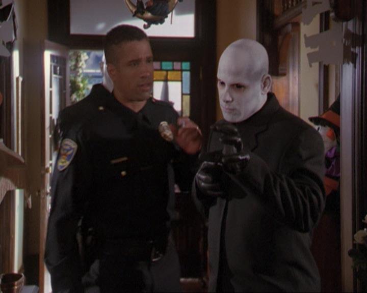 Charmed-Online_dot_net-3x04AllHalliwellsEve0527.jpg