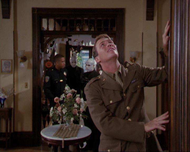 Charmed-Online_dot_net-3x04AllHalliwellsEve0530.jpg