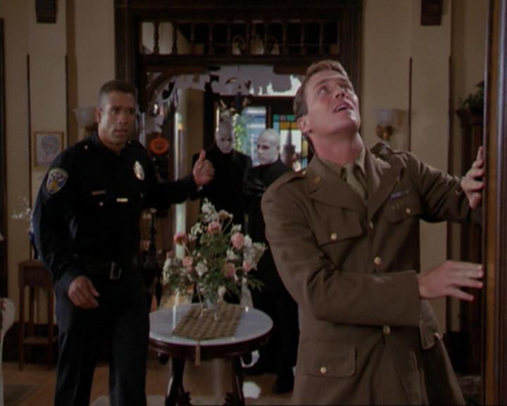 Charmed-Online_dot_net-3x04AllHalliwellsEve0536.jpg