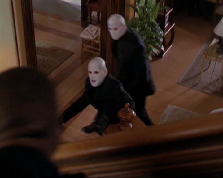 Charmed-Online_dot_net-3x04AllHalliwellsEve0600.jpg Charmed-Online_dot_net-3x04AllHalliwellsEve0600.jpg