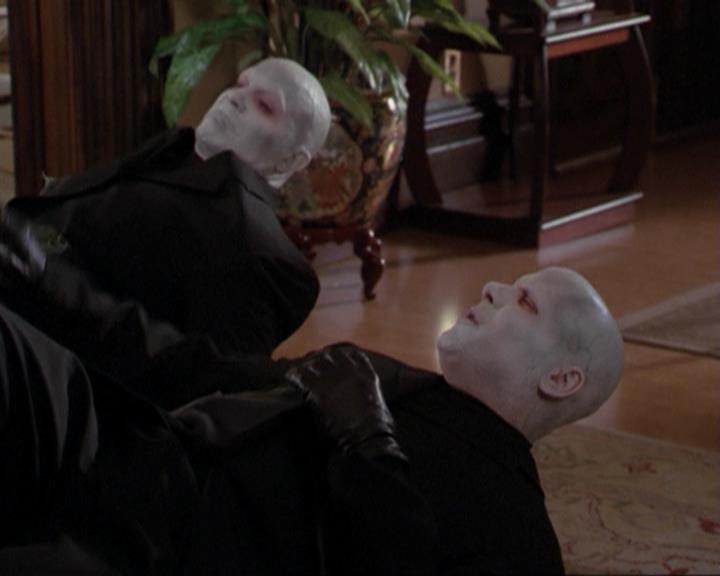 Charmed-Online_dot_net-3x04AllHalliwellsEve0612.jpg