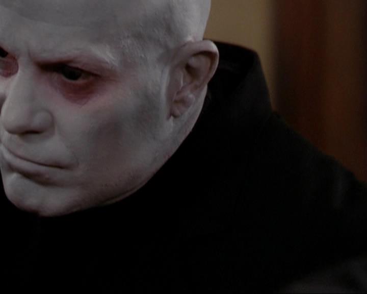 Charmed-Online_dot_net-3x04AllHalliwellsEve0625.jpg