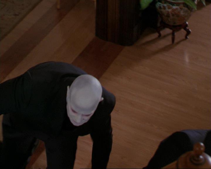 Charmed-Online_dot_net-3x04AllHalliwellsEve0626.jpg