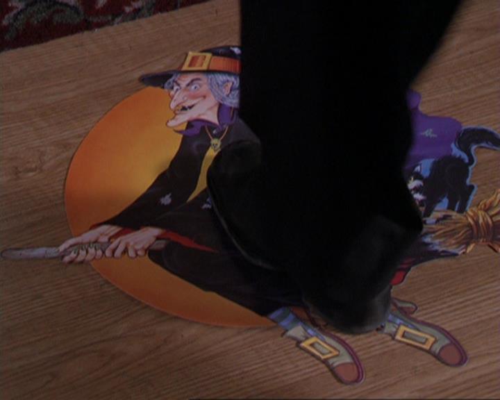 Charmed-Online_dot_net-3x04AllHalliwellsEve0627.jpg Charmed-Online_dot_net-3x04AllHalliwellsEve0627.jpg