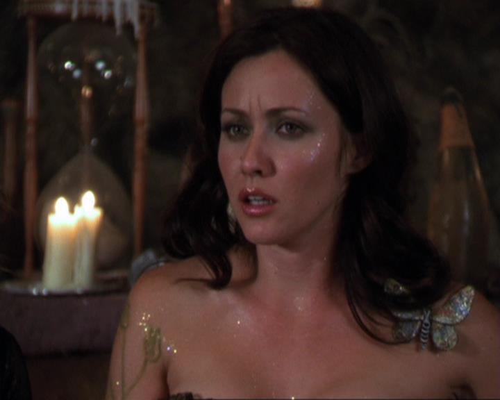 Charmed-Online_dot_net-3x04AllHalliwellsEve0693.jpg Charmed-Online_dot_net-3x04AllHalliwellsEve0693.jpg