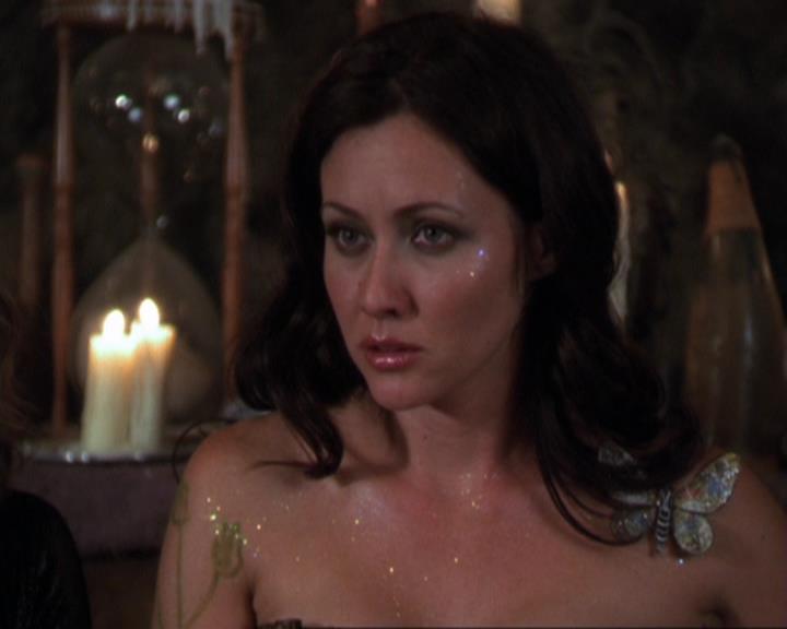 Charmed-Online_dot_net-3x04AllHalliwellsEve0699.jpg Charmed-Online_dot_net-3x04AllHalliwellsEve0699.jpg
