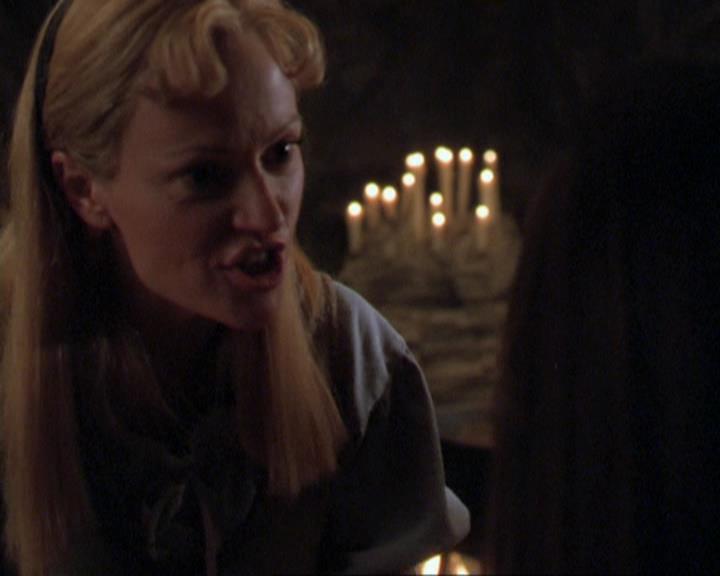 Charmed-Online_dot_net-3x04AllHalliwellsEve0702.jpg