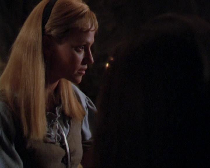 Charmed-Online_dot_net-3x04AllHalliwellsEve0706.jpg Charmed-Online_dot_net-3x04AllHalliwellsEve0706.jpg