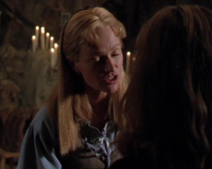 Charmed-Online_dot_net-3x04AllHalliwellsEve0711.jpg Charmed-Online_dot_net-3x04AllHalliwellsEve0711.jpg