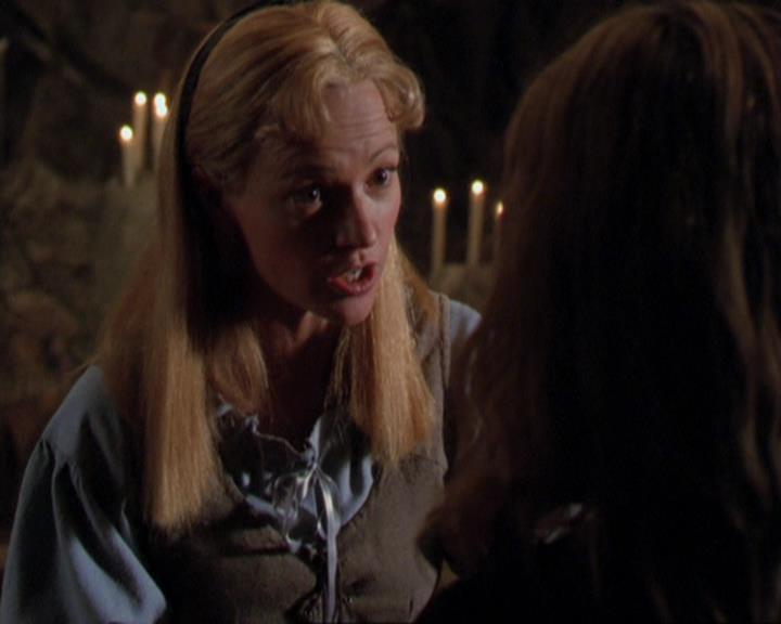 Charmed-Online_dot_net-3x04AllHalliwellsEve0712.jpg