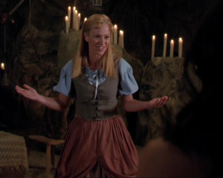 Charmed-Online_dot_net-3x04AllHalliwellsEve0725.jpg Charmed-Online_dot_net-3x04AllHalliwellsEve0725.jpg