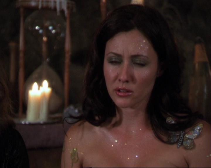 Charmed-Online_dot_net-3x04AllHalliwellsEve0727.jpg Charmed-Online_dot_net-3x04AllHalliwellsEve0727.jpg