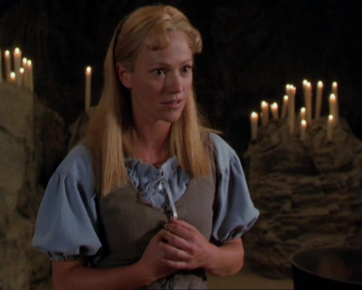 Charmed-Online_dot_net-3x04AllHalliwellsEve0728.jpg