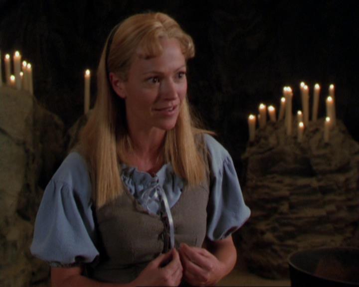 Charmed-Online_dot_net-3x04AllHalliwellsEve0730.jpg