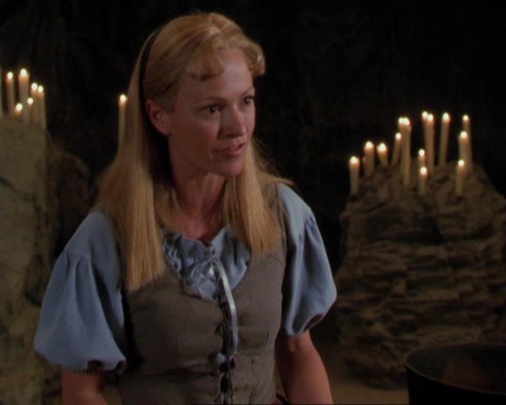 Charmed-Online_dot_net-3x04AllHalliwellsEve0737.jpg Charmed-Online_dot_net-3x04AllHalliwellsEve0737.jpg