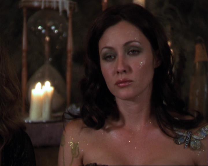 Charmed-Online_dot_net-3x04AllHalliwellsEve0748.jpg Charmed-Online_dot_net-3x04AllHalliwellsEve0748.jpg