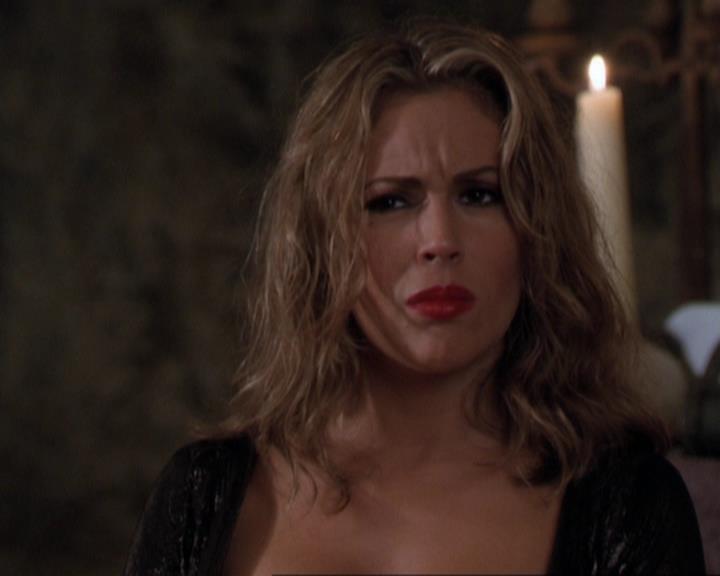 Charmed-Online_dot_net-3x04AllHalliwellsEve0749.jpg
