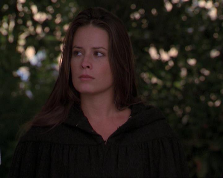 Charmed-Online_dot_net-3x04AllHalliwellsEve0816.jpg Charmed-Online_dot_net-3x04AllHalliwellsEve0816.jpg