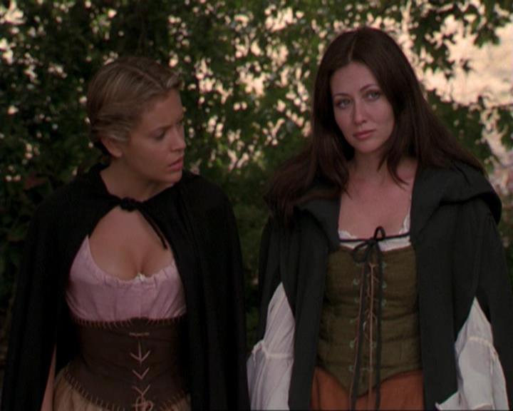 Charmed-Online_dot_net-3x04AllHalliwellsEve0835.jpg Charmed-Online_dot_net-3x04AllHalliwellsEve0835.jpg