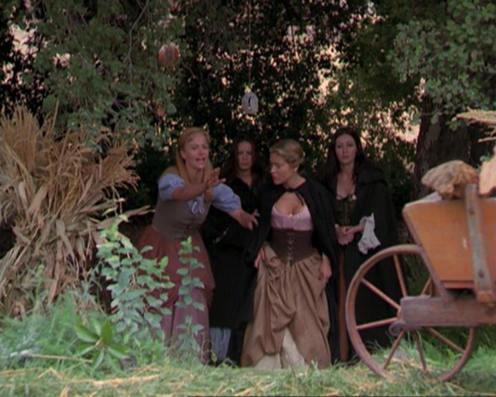 Charmed-Online_dot_net-3x04AllHalliwellsEve0839.jpg