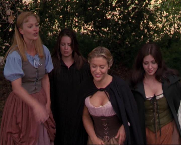 Charmed-Online_dot_net-3x04AllHalliwellsEve0848.jpg