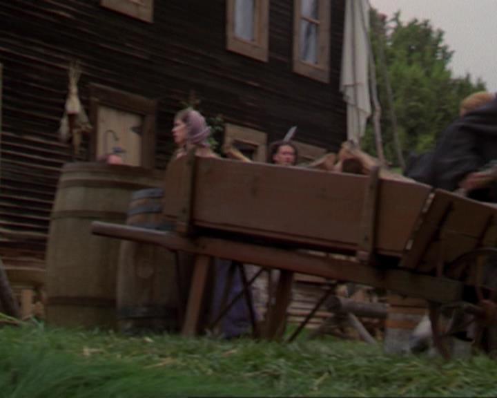 Charmed-Online_dot_net-3x04AllHalliwellsEve0855.jpg