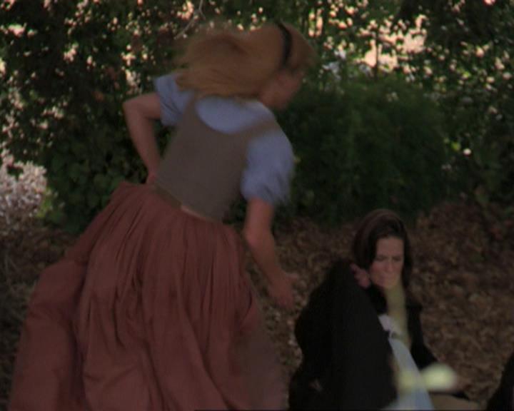 Charmed-Online_dot_net-3x04AllHalliwellsEve0859.jpg