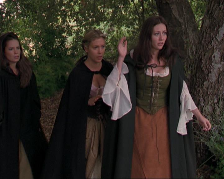 Charmed-Online_dot_net-3x04AllHalliwellsEve0873.jpg Charmed-Online_dot_net-3x04AllHalliwellsEve0873.jpg