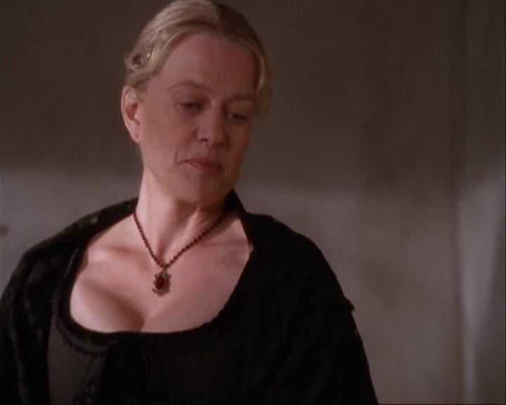 Charmed-Online_dot_net-3x04AllHalliwellsEve0903.jpg