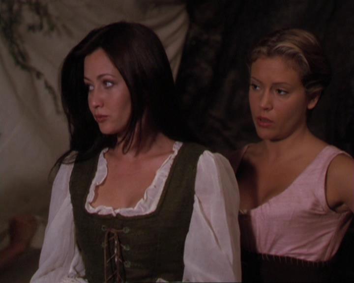 Charmed-Online_dot_net-3x04AllHalliwellsEve0973.jpg Charmed-Online_dot_net-3x04AllHalliwellsEve0973.jpg