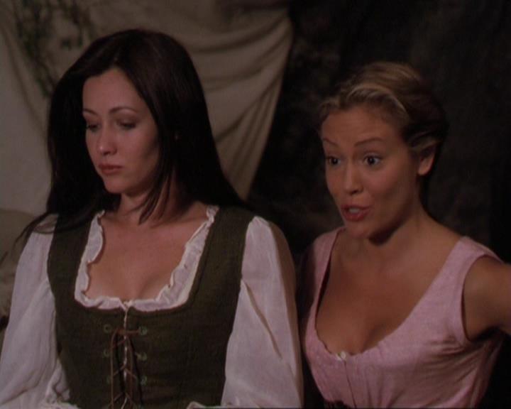 Charmed-Online_dot_net-3x04AllHalliwellsEve0976.jpg
