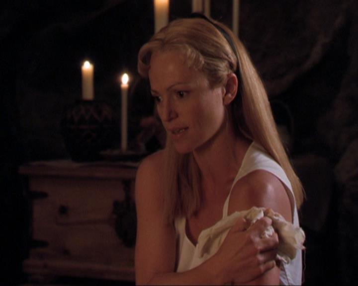 Charmed-Online_dot_net-3x04AllHalliwellsEve0989.jpg Charmed-Online_dot_net-3x04AllHalliwellsEve0989.jpg