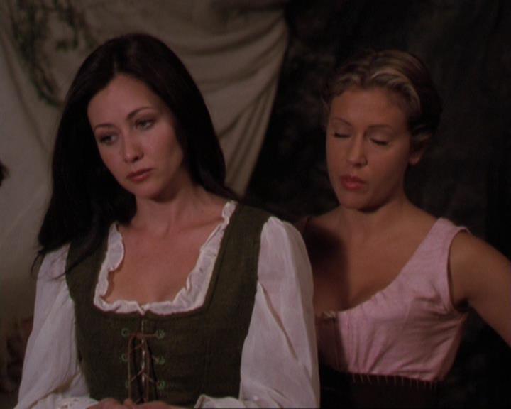 Charmed-Online_dot_net-3x04AllHalliwellsEve0994.jpg Charmed-Online_dot_net-3x04AllHalliwellsEve0994.jpg