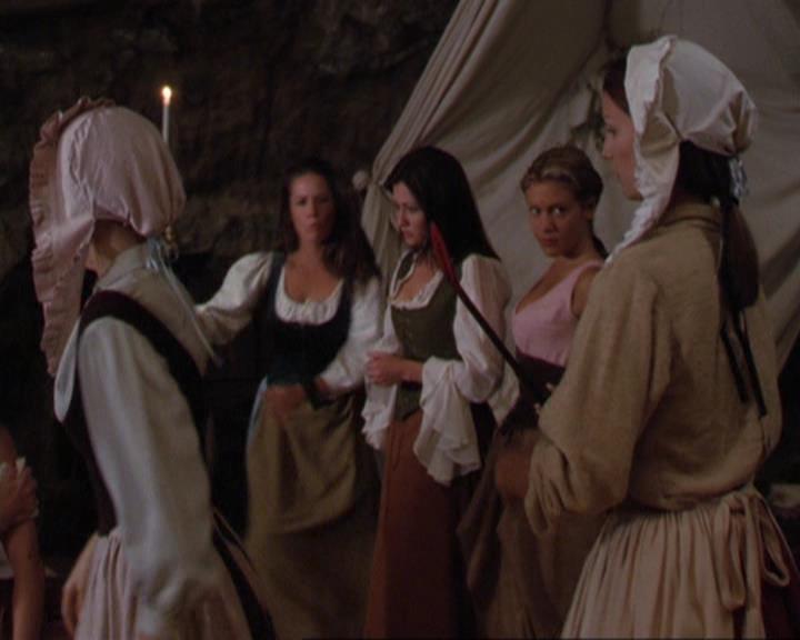 Charmed-Online_dot_net-3x04AllHalliwellsEve1007.jpg