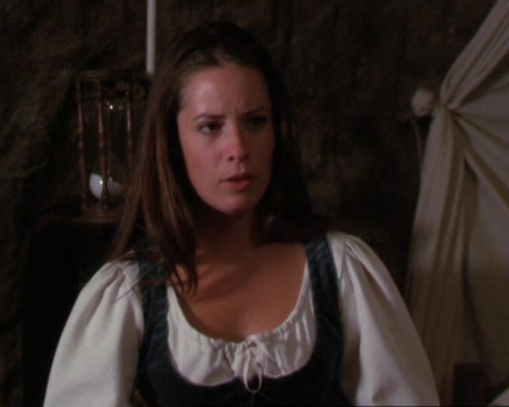 Charmed-Online_dot_net-3x04AllHalliwellsEve1011.jpg