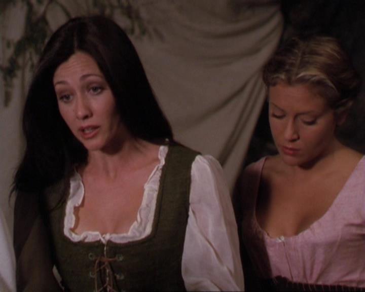 Charmed-Online_dot_net-3x04AllHalliwellsEve1026.jpg