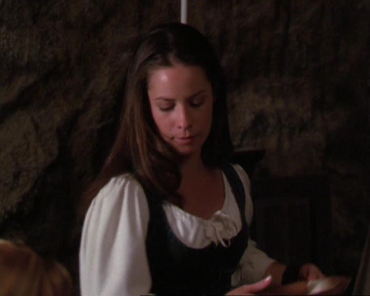 Charmed-Online_dot_net-3x04AllHalliwellsEve1032.jpg